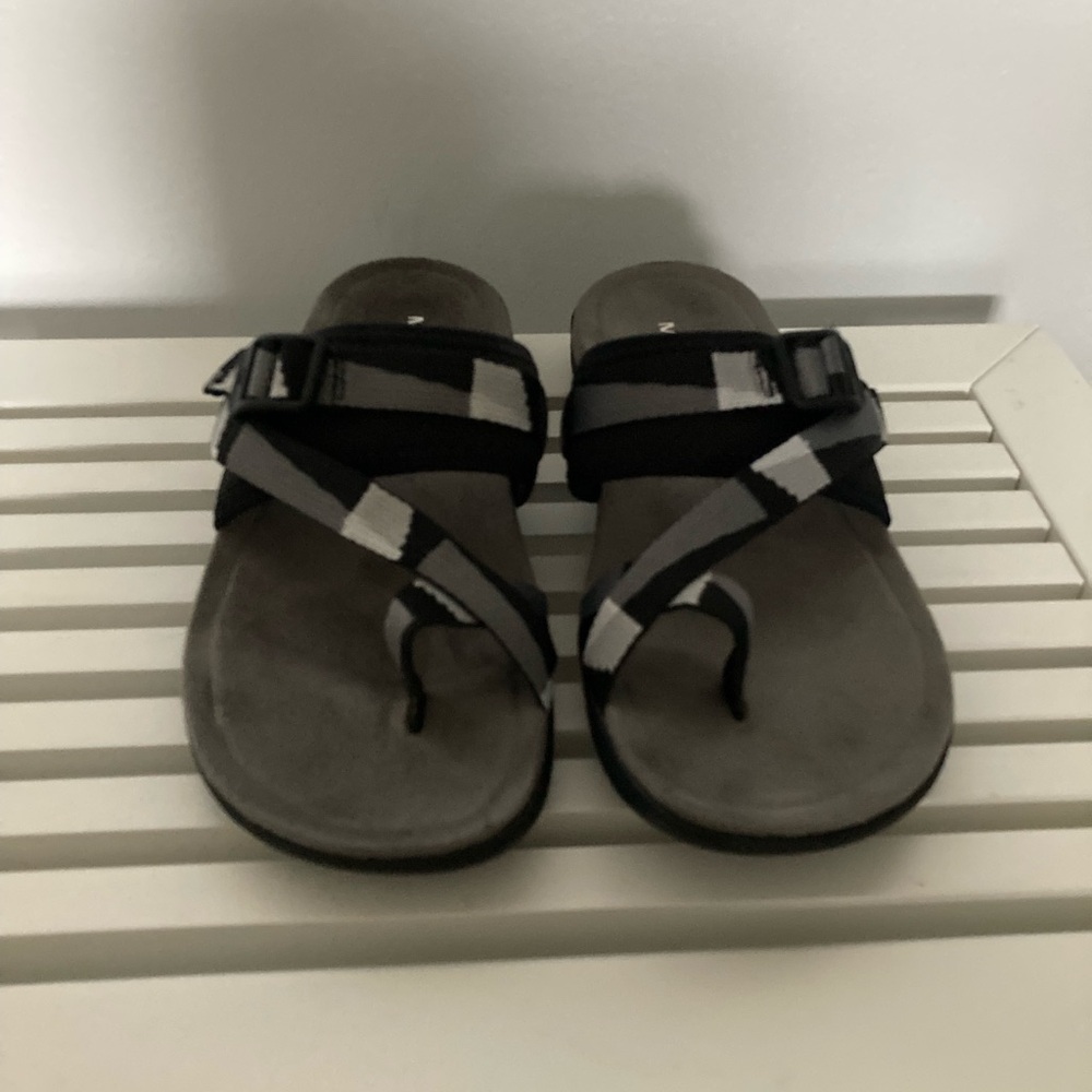 Merrill sandals